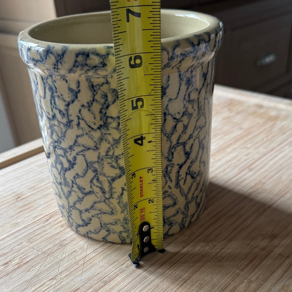 Robinson pottery high jar 2 qt